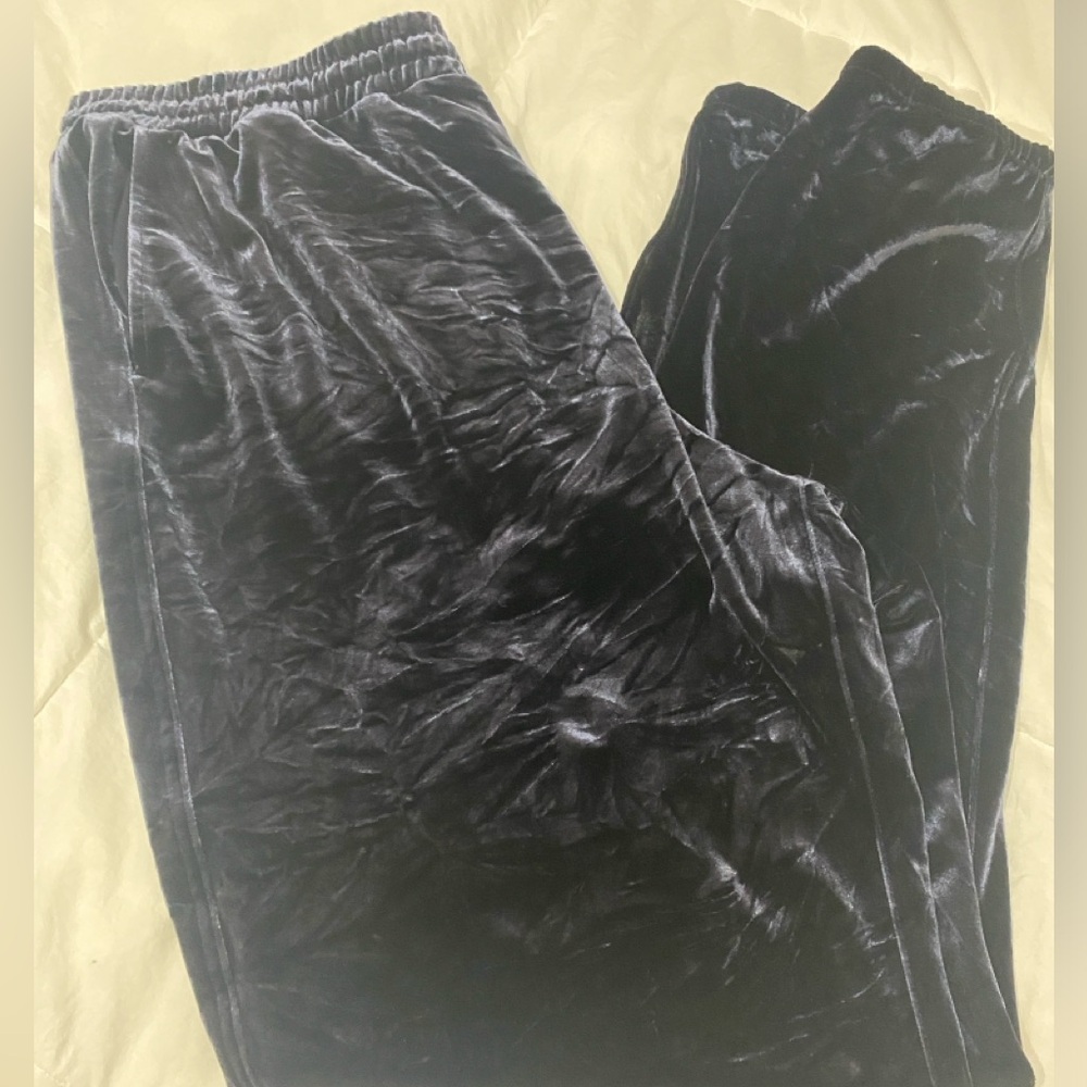 Size XL GAP velour jogger